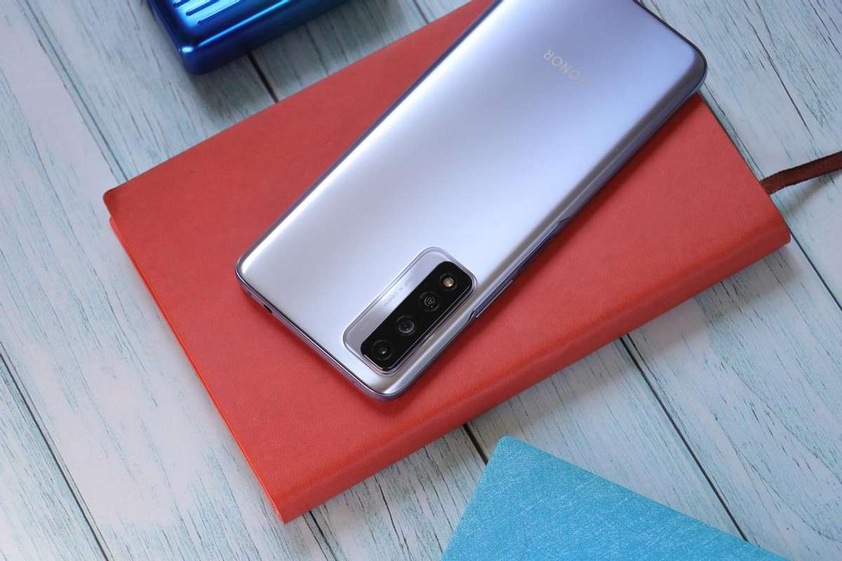 畅玩20pro与play5tpro,荣耀play5tPro 千元颜值担当荣耀play5t pro上手体验——拍照有实力,快充更给