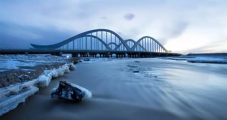 格尔木昆仑桥图片