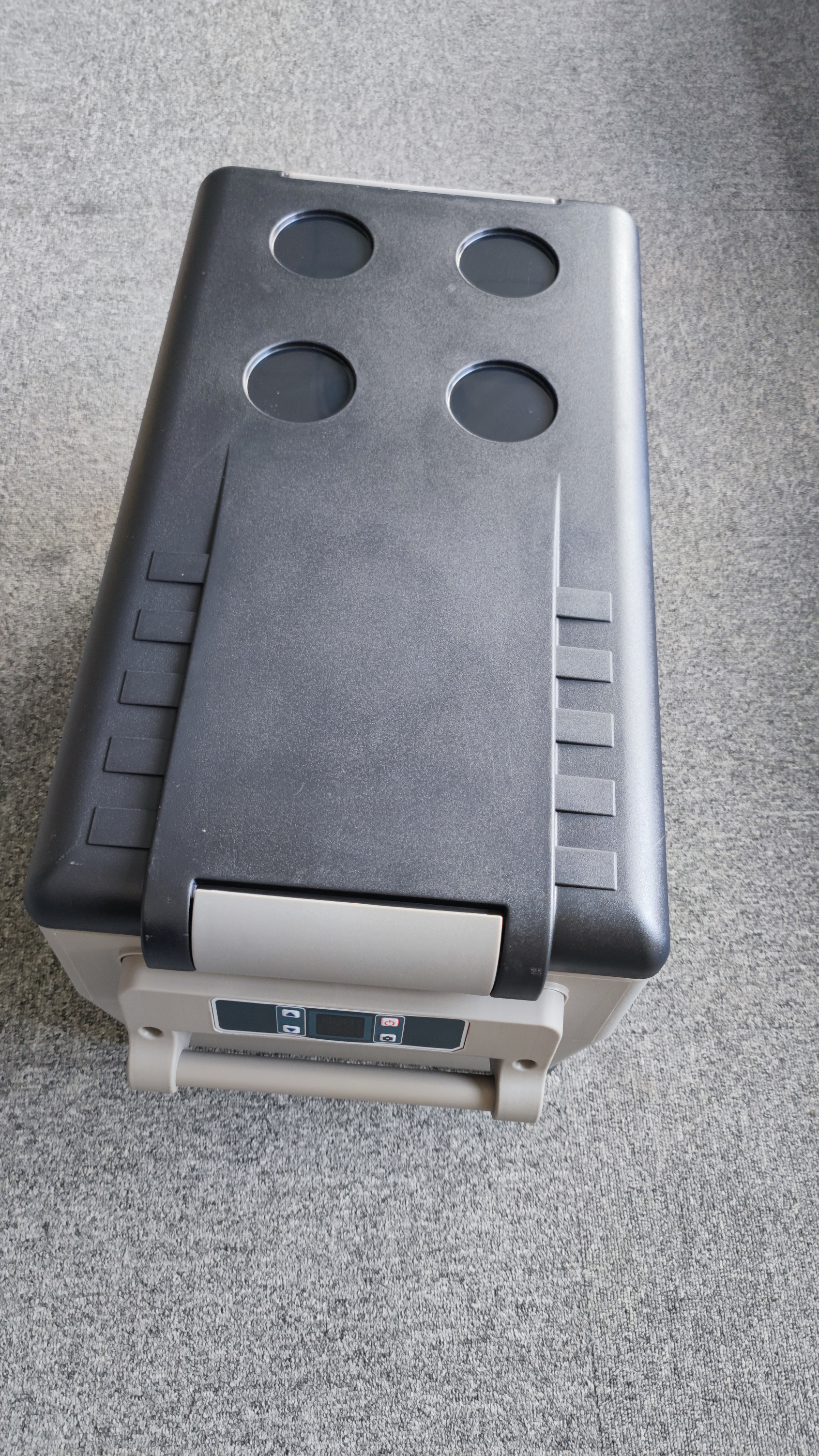 推荐一款车载冰箱冰虎的cf35这是给同事推荐以后买的第二个了我自己