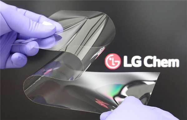 LG 研发出新型可折叠材料: 像玻璃一样坚硬,几乎没有折痕
