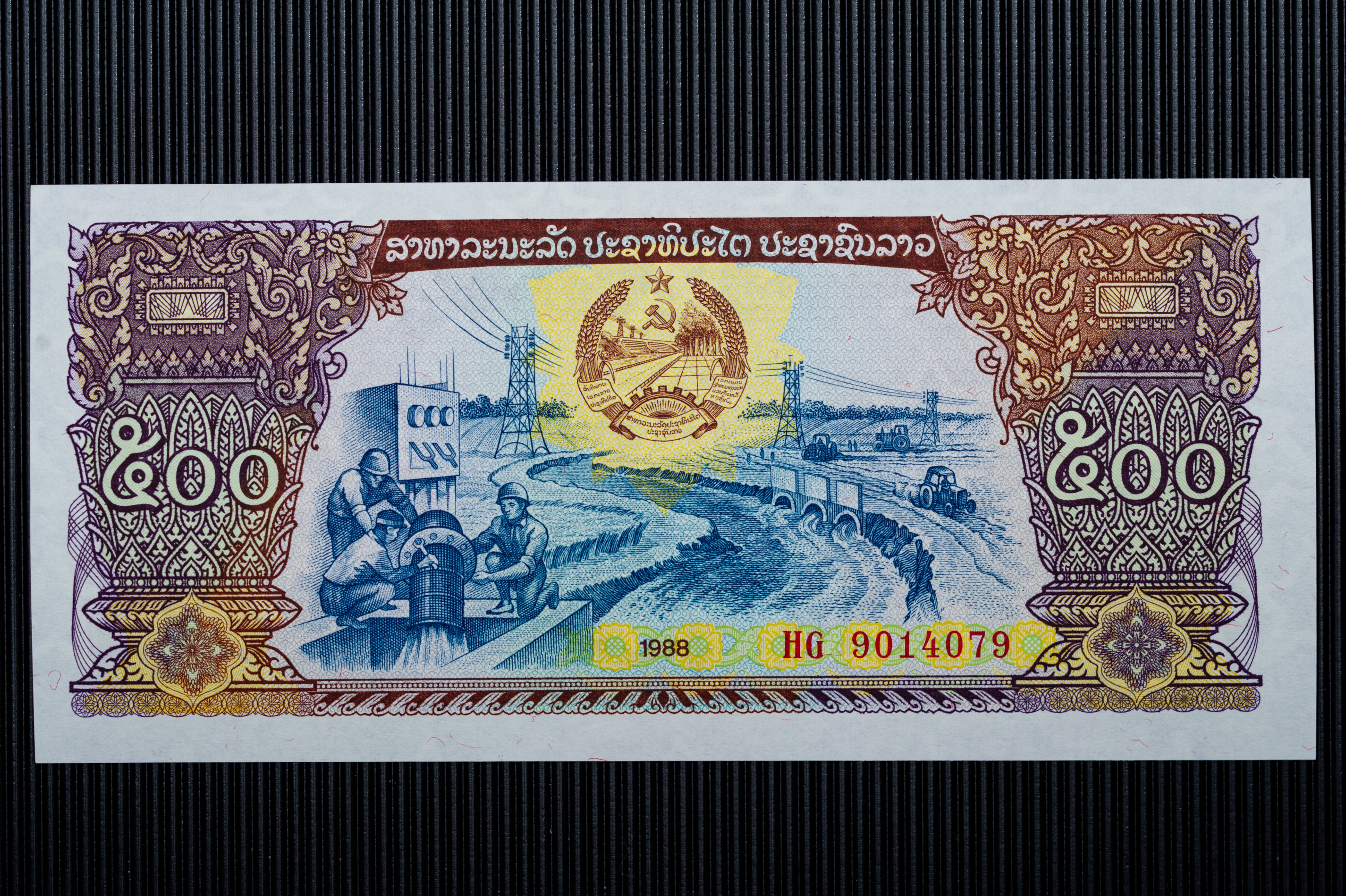 老挝的1000基普开始展现现在老挝_字样